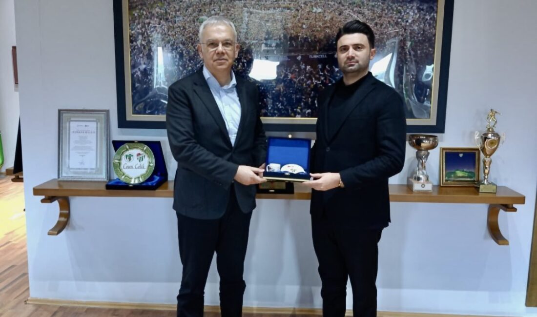 CHP Bursa milletvekili Pala’dan Bursaspor’a ziyaret Cumhuriyet Halk Partisi (CHP) Bursa Milletvekili Kayıhan Pala, Bursaspor Kulübü'nü