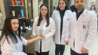 Bursa’da meslek lisesi öğrencileri, gerçek müşteriye geçmeden önce köpüklü balonu