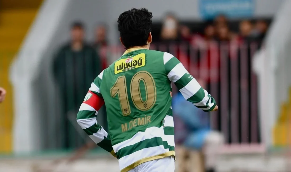 Yıldız futbolcu ameliyat oldu Kırklarelispor maçında sakatlanan Bursasporlu Muhammet Demir, geçirdiği dış menisküs ameliyatının