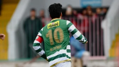 Kırklarelispor maçında sakatlanan Bursasporlu Muhammet Demir, geçirdiği dış menisküs ameliyatının