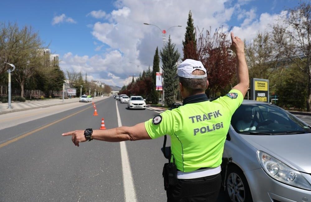 TBMM Genel Kurulunda, trafik cezalarının artırılmasına yönelik düzenlemeleri de içeren