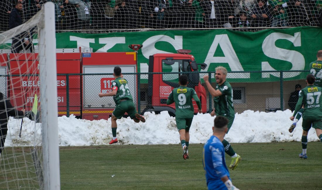 Deplasmanda kritik galibiyet Bursaspor, Muşspor’u deplasmanda İlhan Depe’nin golüyle 1-0 mağlup ederek liderliğini