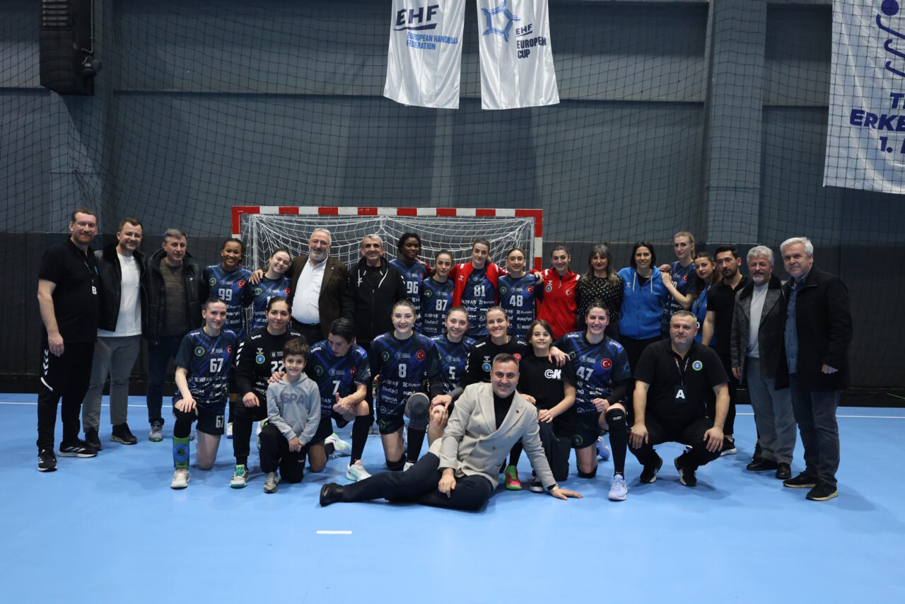 Bursa Büyükşehir Belediyespor Kadın Hentbol Takımı, PAOK’u 36-30 mağlup ederek