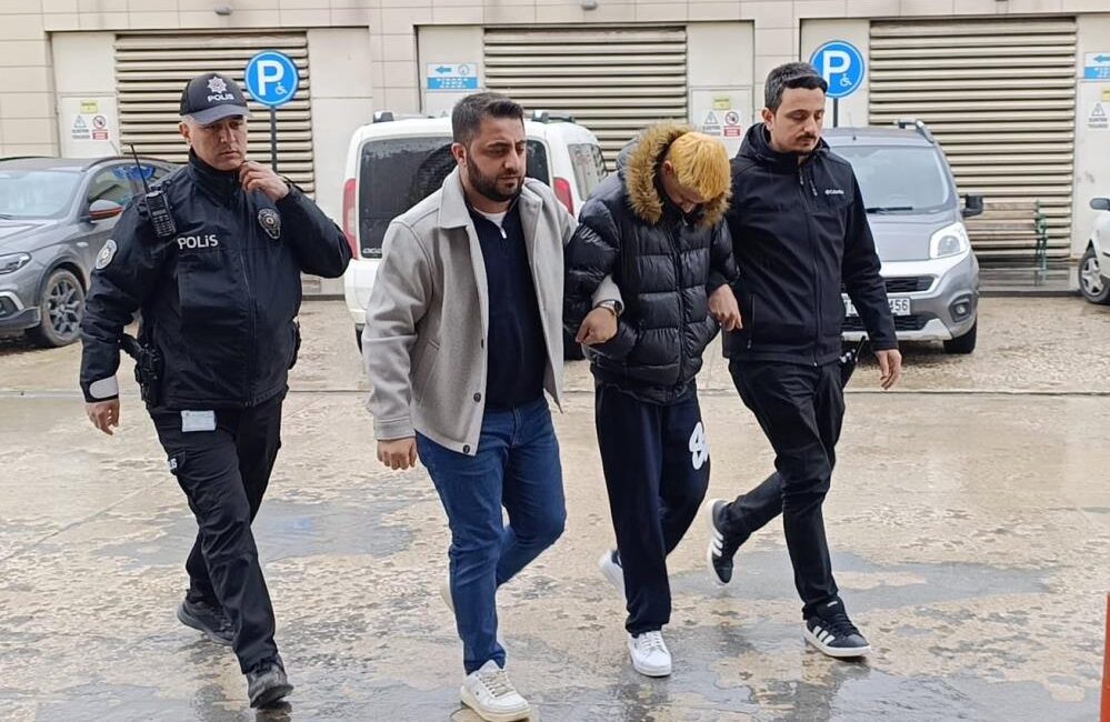 Cami videosu olay oldu… fenomen adliyede Bursa’da cami içinde çekilen uygunsuz video büyük tepki çekti. 17