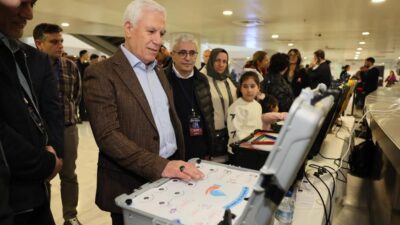 Bursa Büyükşehir Belediyesi’nin düzenlediği Bilim ve Teknoloji Şöleni, yüzlerce öğrenciyi