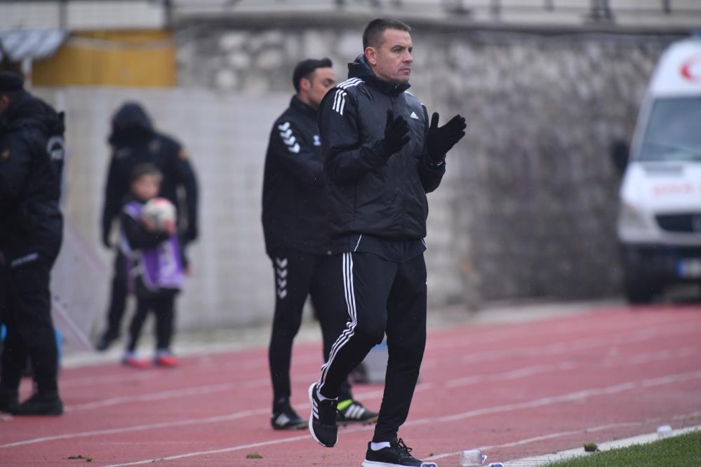 İnegölspor hocasıyla yolları ayırdı
