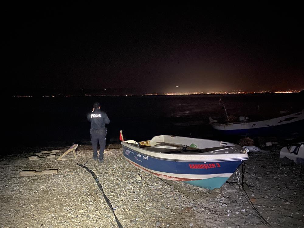 Mudanya’da balık tutmak için denize açılan baba ve oğulun bulunduğu
