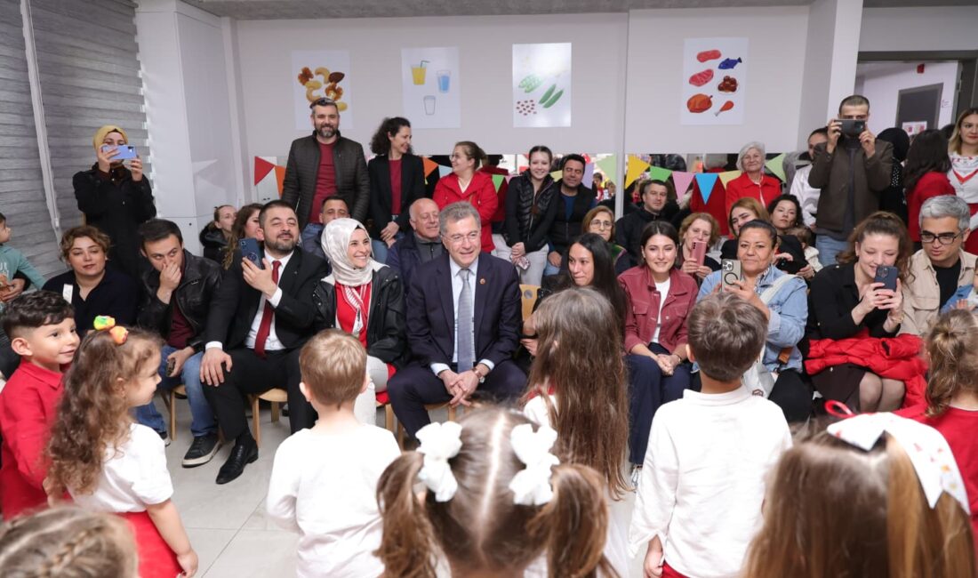 23 Nisan coşkusu kreşlerde zirveye çıktı Osmangazi Belediyesi kreşlerinde eğitim gören çocuklar, 23 Nisan’ı hazırladıkları gösterilerle