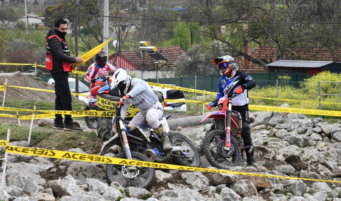 İznik’te nefes kesen yarış! Türkiye Süper Enduro Şampiyonası’nın sezon açılışı İznik’te yapıldı, zorlu parkurda