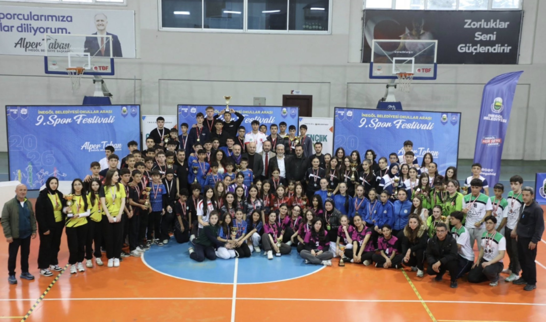 150 öğrenci kıyasıya yarıştı! İnegöl’de düzenlenen Okullar Arası Spor Festivali’nde atletizm yarışları büyük heyecana