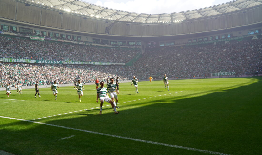 5’i 1 yerde. Bursaspor Somaspor'u 5-1 yenerek ligin bitimine 1 hafta kala şampiyonluğunu