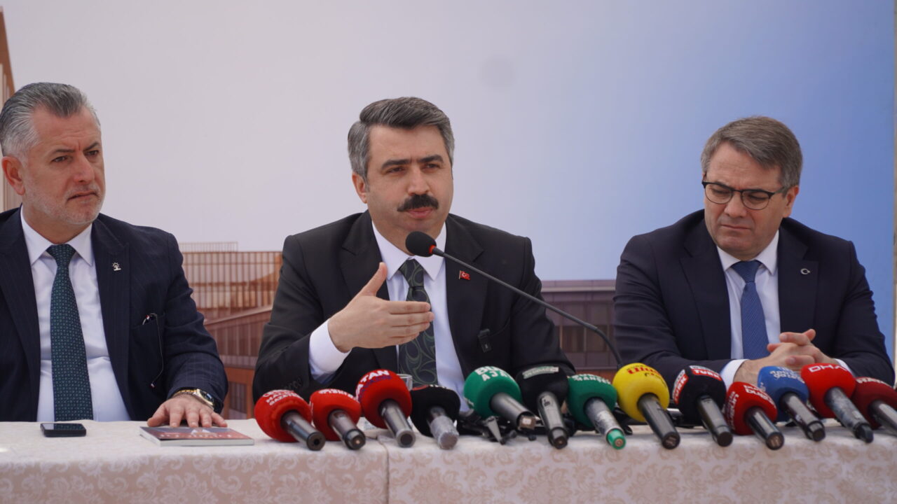 Yıldırım’da hayata geçirilecek Duaçınarı Kültür ve Yaşam Merkezi tanıtıldı. Dev