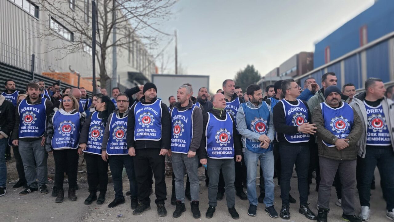 Bursa’da İnova Koltuk fabrikasında 16 işçinin işten çıkarılması sonrası işçiler