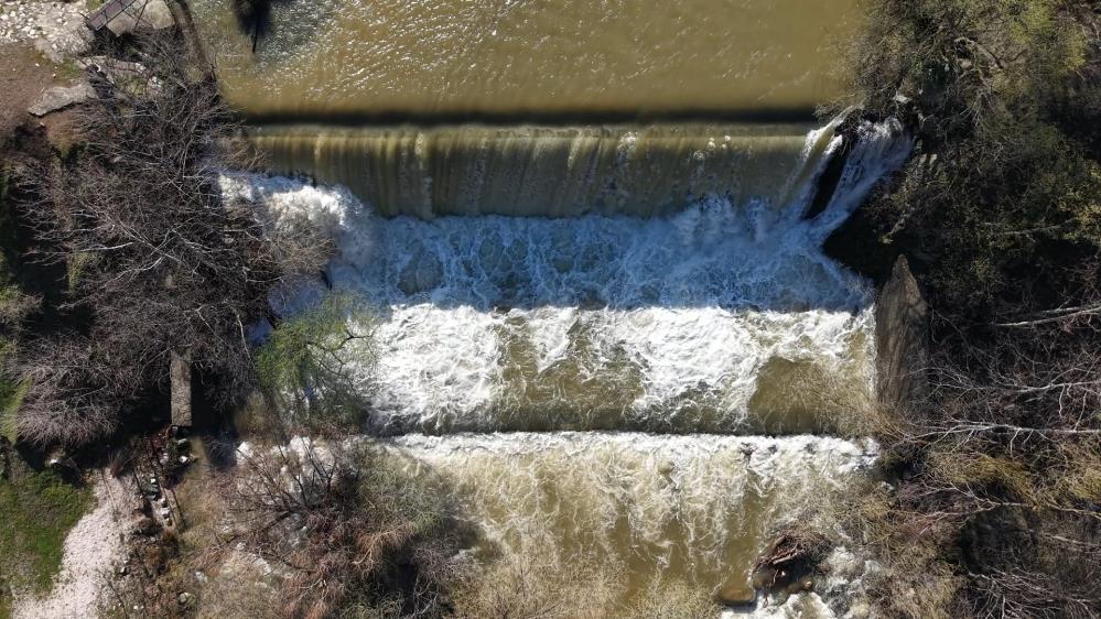 Bursa’da barajların kapakları açıldı Geçen yıl su seviyesinin yüzde 0'a kadar düştüğü kentte, baraj
