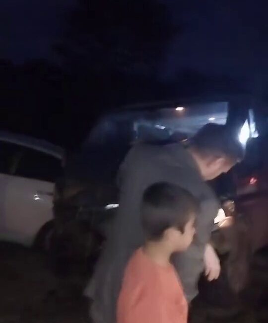 Kayalar, araçların üzerine yağdı Bursa Orhaneli yolu üzerinde kopan kayalar seyir halindeki araçların üzerine