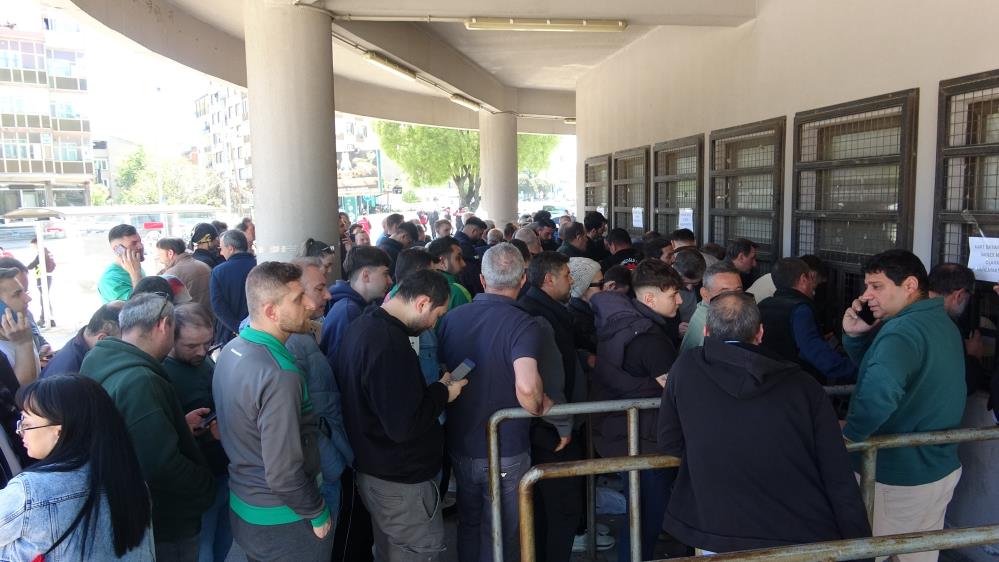 Kombinelere büyük ilgi Bursaspor’da yeni sezon öncesi kombine satışlarının başlaması, taraftarı hem heyecanlandırdı