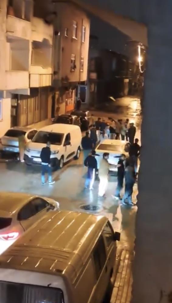 Bursa’da iki grup arasında çıkan kavga mahalleyi adeta savaş alanına
