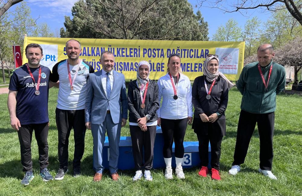 Bursa’da düzenlenen posta dağıtıcıları yarışması renkli görüntülere sahne oldu. 46