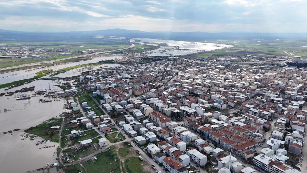 Araziler sular altında kaldı
Bursa’da 3 gün aralıksız yağan yağmurların ardından Karacabey ilçesine bağlı