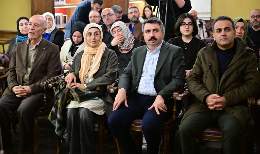 Yıldırım’da dikkat çeken buluşma Yıldırım Belediyesi’nin düzenlediği programda yazar Cihan Aktaş, Bursalılarla bir araya