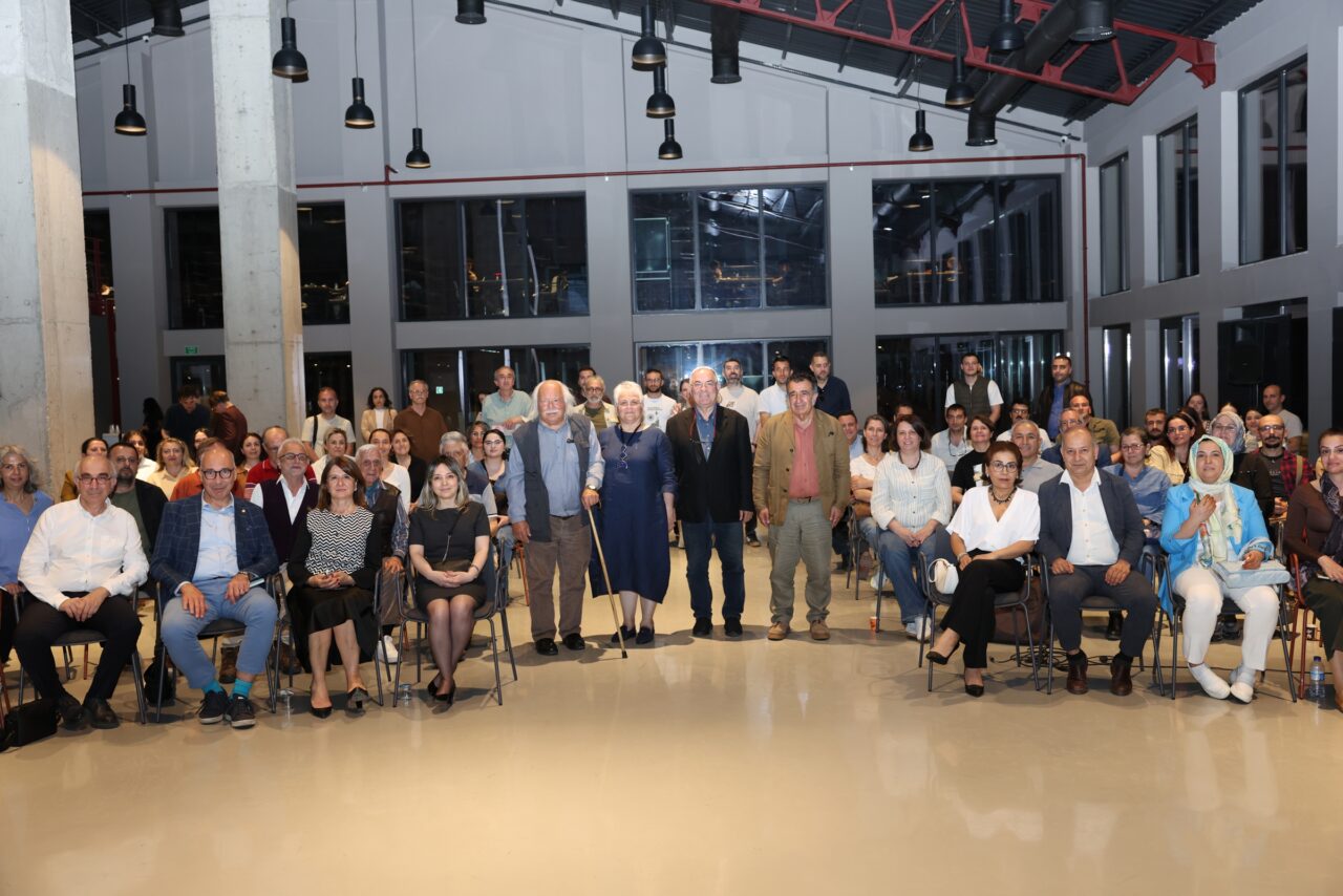 Nilüfer’de düzenlenen özel panelde Türkiye arkeolojisinin sorunları, kültürel mirastaki tahribat