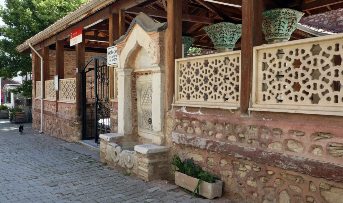 Mudanya’da tarihi çalışma başladı Mudanya Belediyesi, Osmanlı döneminden kalan mezar taşları ve tarihi çeşmeleri