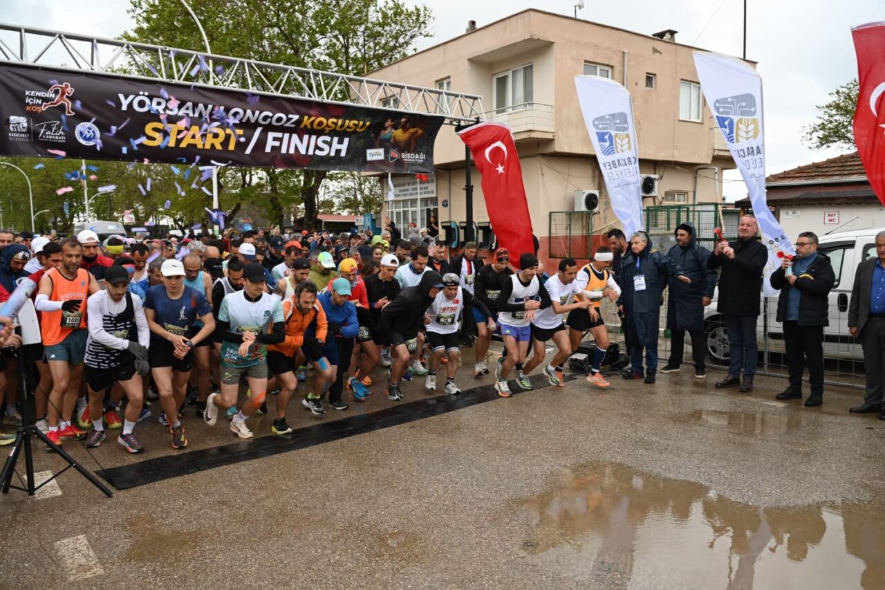 Karacabey’de düzenlenen Longoz Koşusu’nda 450 sporcu, yağmura rağmen kıyasıya mücadele