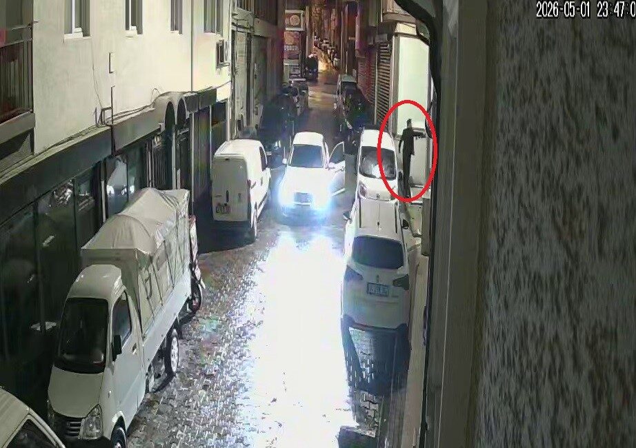 Sokak ortasında kurşun yağdı! Bursa’da iki kişi, husumetli oldukları genci sokağa çağırıp arkadan vurdu.