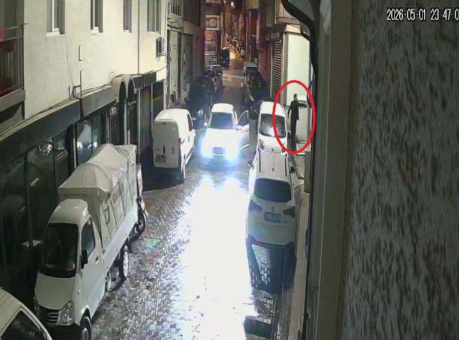 Bursa’da iki kişi, husumetli oldukları genci sokağa çağırıp arkadan vurdu.