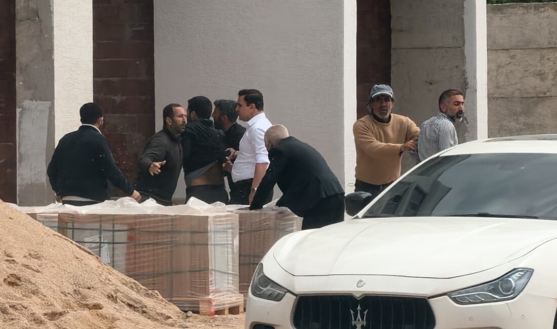 İnşaatta ortalık savaş alanına döndü Bursa’nın İnegöl ilçesinde inşaat işçileri arasında çıkan sopalı ve yumruklu