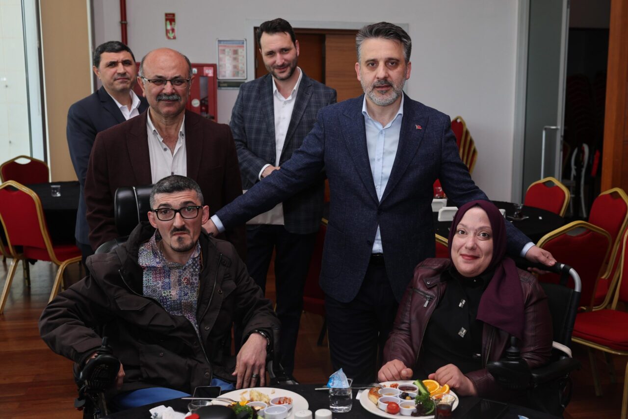 Bursa Büyükşehir Belediyesi’nin düzenlediği ‘Engelsiz Bursa Buluşması’nda özel ihtiyaçlı bireylerin