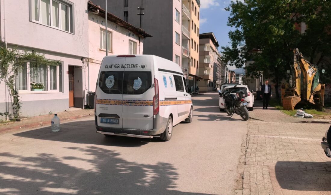 O anlar kameraya saniye saniye yansıdı… Bursa’da alacak verecek meselesi yüzünden çıkan tartışma kanlı bitti. Silahla