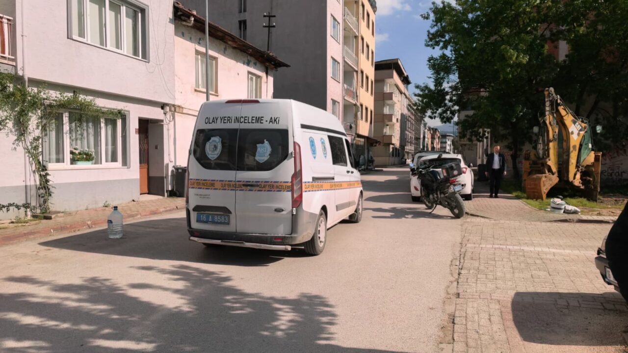 Bursa’da alacak verecek meselesi yüzünden çıkan tartışma kanlı bitti. Silahla