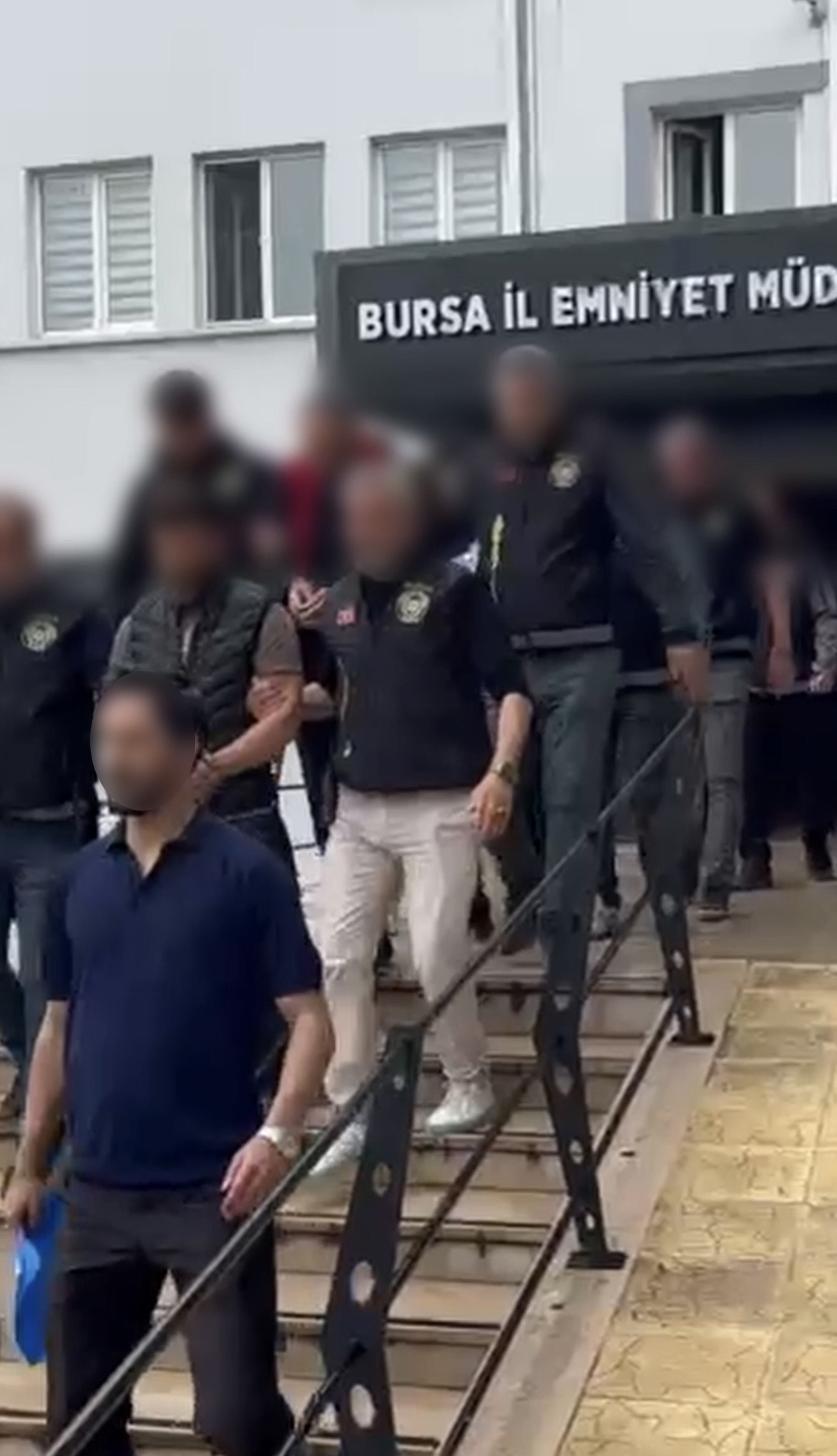 Bursa’da çalıntı ve hacizli araçların şase numaralarını değiştirerek piyasaya sürdüğü