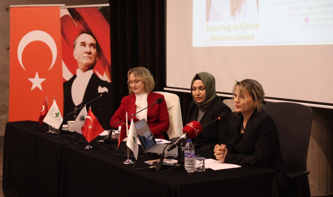 Osmangazi’de düzenlenen Ana Baba Okulu programında aile içi şiddet konusu