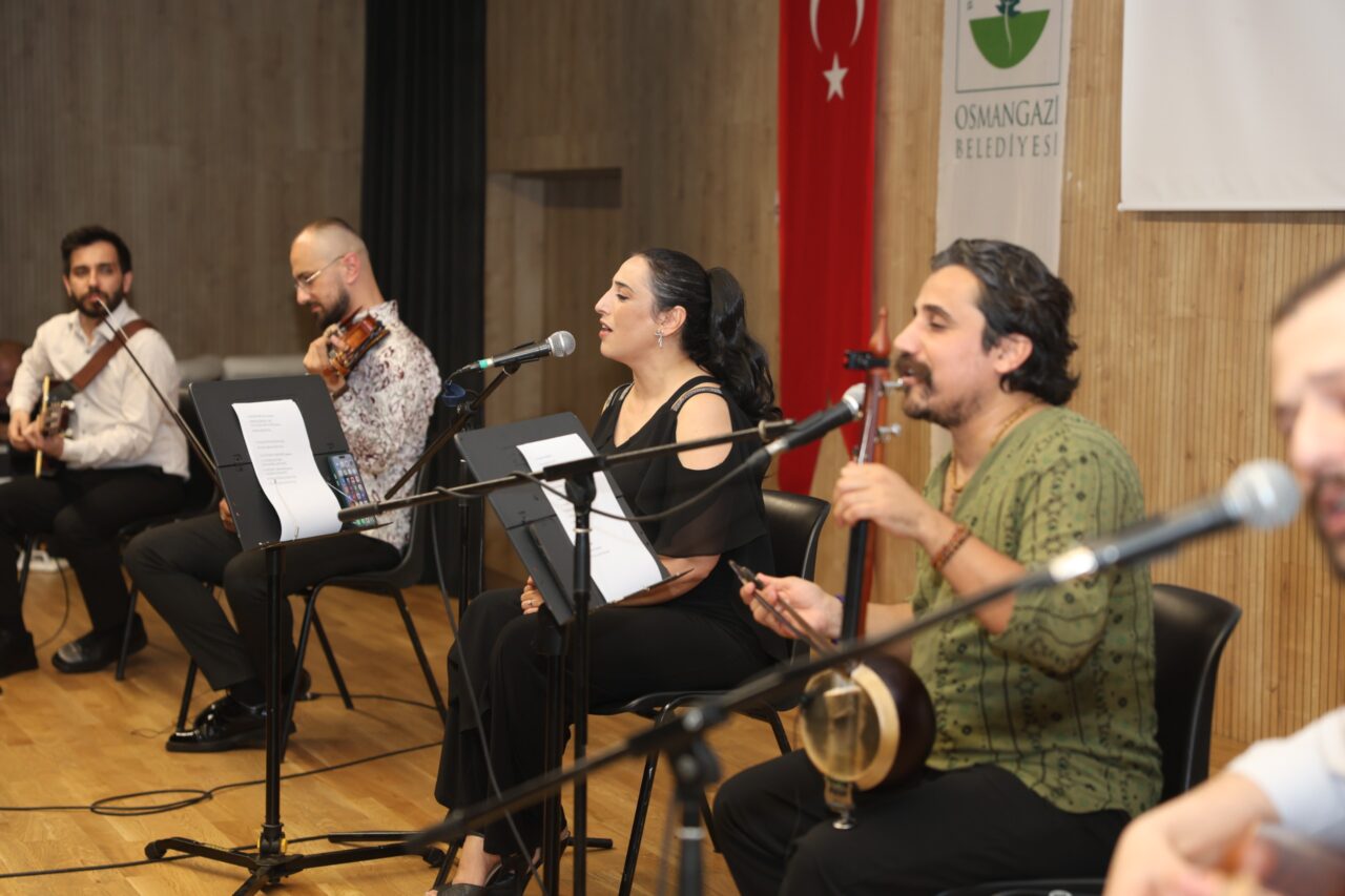 Bursa’nın fethinin 700. yılı etkinlikleri kapsamında düzenlenen “Anadolu Türküleri” konserinde