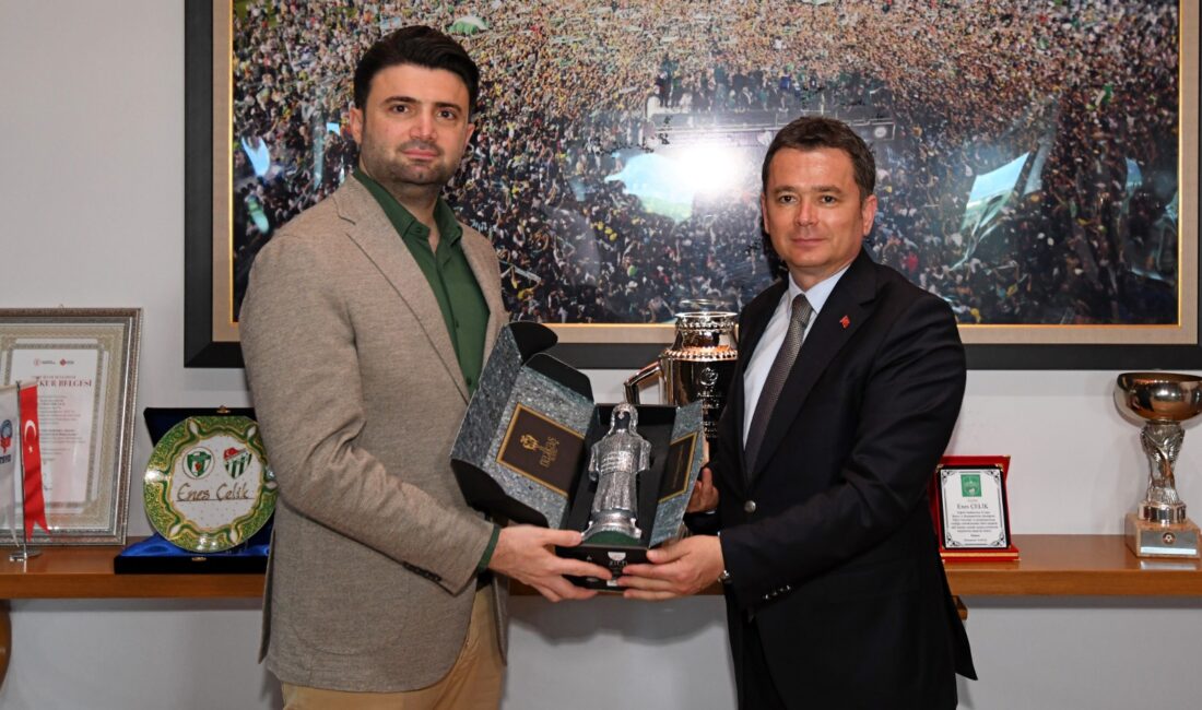 Erkan Aydın Bursaspor’u Ziyaret Etti Bursaspor Başkanı Enes Çelik’e tebrik ziyaretinde bulunan Erkan Aydın, yeni