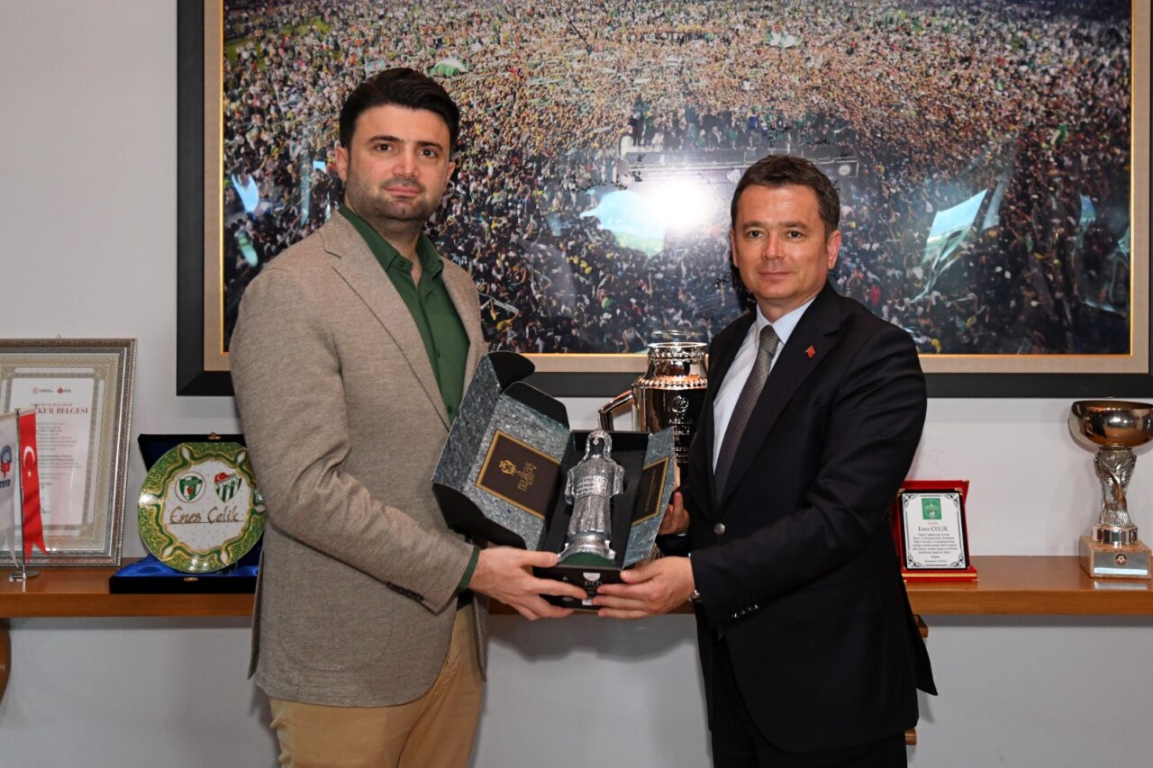 Bursaspor Başkanı Enes Çelik’e tebrik ziyaretinde bulunan Erkan Aydın, yeni