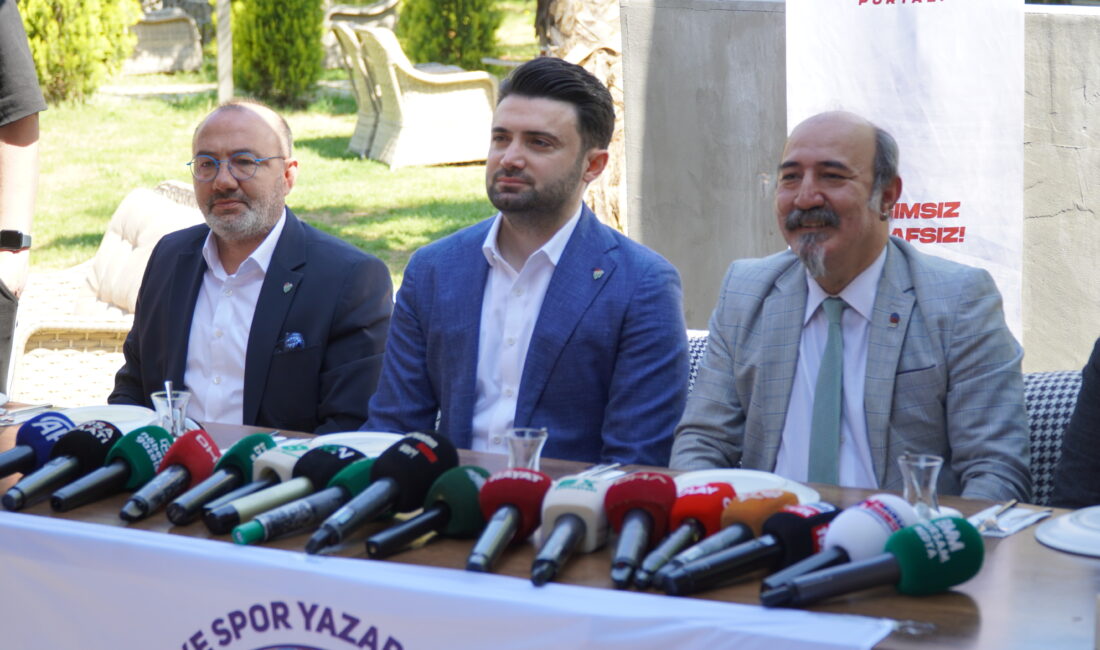 Bursaspor’da transfer bombası! Bursaspor Başkanı Enes Çelik, yeni sezon öncesi transfer çalışmalarını açıkladı.