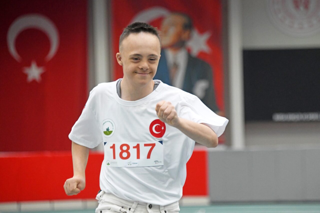 Osmangazi Belediyesi tarafından Engelliler Haftası kapsamında düzenlenen “Engelsiz Atletizm Yarışması”nda