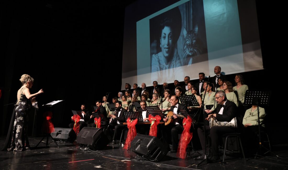O gece Safiye Ayla şarkıları yankılandı! Nilüfer Belediyesi Türk Sanat Müziği Korosu’nun düzenlediği “Ben Öksüzüm” konserinde,