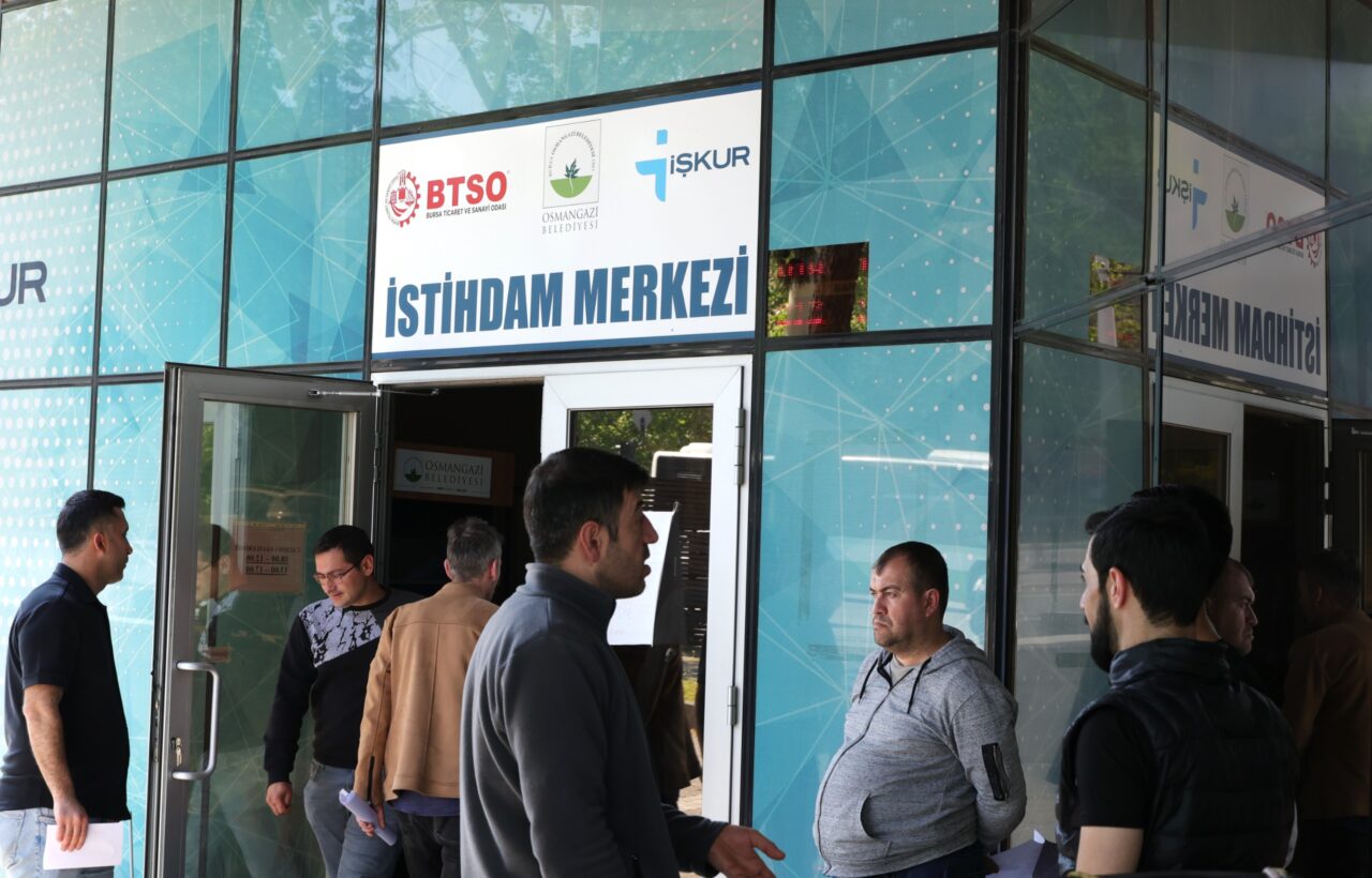 Osmangazi’de düzenlenen istihdam buluşmalarında 35 kişi iş sahibi oldu, iş