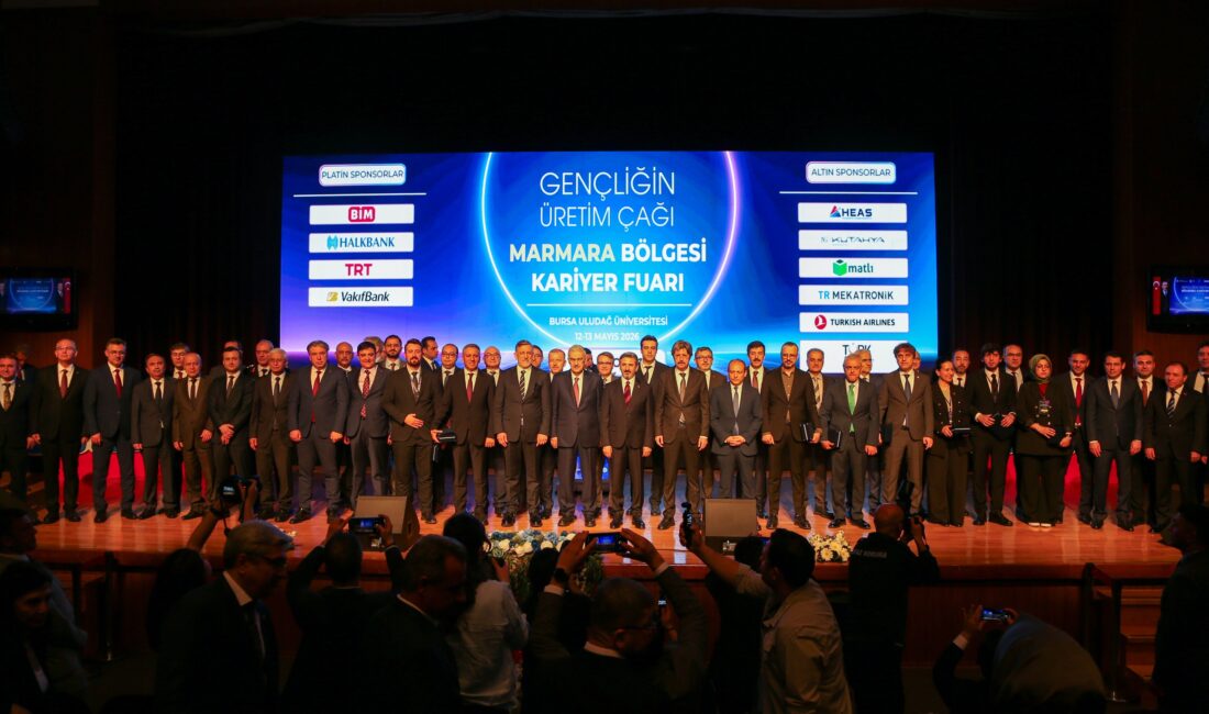 Gençliğin üretim çağı başladı! Bursa’da düzenlenen Marmara Bölgesi Kariyer Fuarı, gençleri iş dünyasıyla buluşturdu.