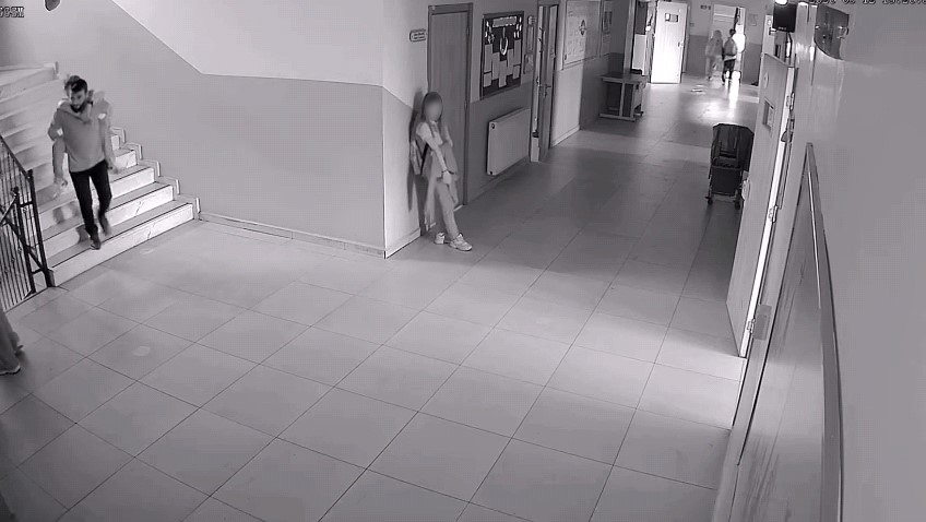 İnegöl'de bir okulda bozulan asansör, bir öğretmenin fedakarlığı ve öğrencilerin