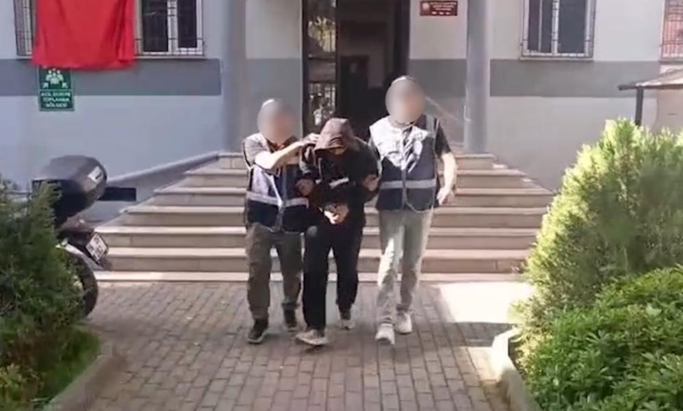 Firariler yakalandı
Bursa'da kesinleşmiş hapis cezası olan 4 şahıs yakalandı.