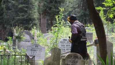 Bursa Büyükşehir Belediyesi, Kurban Bayramı öncesinde 17 ilçedeki mezarlıklarda kapsamlı