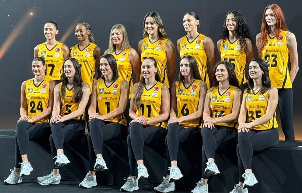Şampiyon Vakıfbank CEV Şampiyonlar Ligi finalinde VakıfBank, Eczacıbaşı Dynavit'i 3-1 mağlup etti