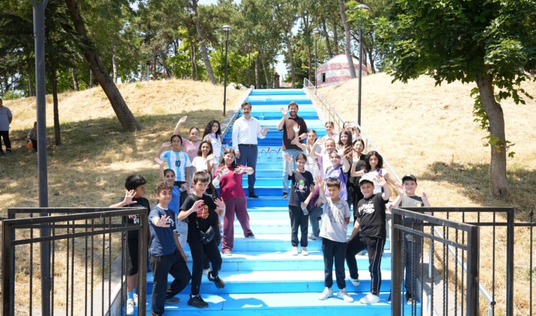 Yenişehir’de TOKİ Ortaokulu öğrencileri, Belediye Başkanı Ercan Özel ile birlikte