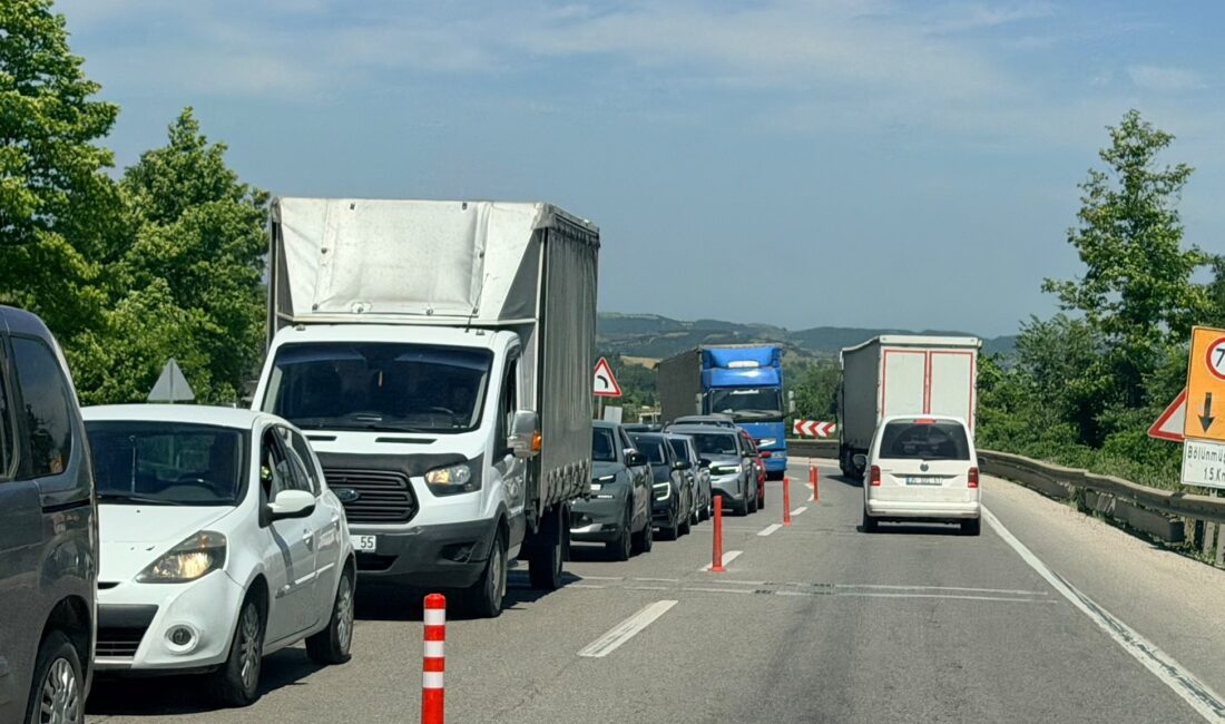Yalova-Bursa karayolunda devam eden asfalt çalışmaları sırasında arızalanan bir otomobil,