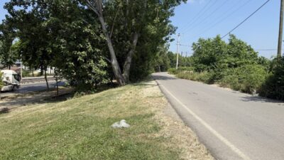 Sakarya’nın Adapazarı ilçesinde park halindeki bir otomobilde silahla vurulmuş halde
